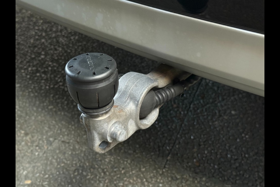 BMW 5 Serie 530e x-Drive M-Sport Pro-20 inch trekhaak panorama head-up key-less