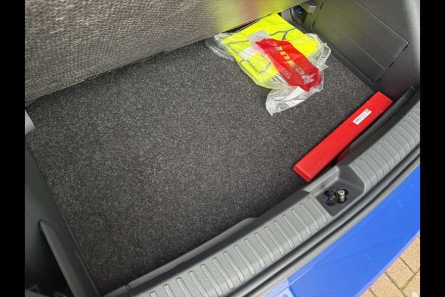 Škoda Fabia 1.0 TSi 95pk Business Edition 5-drs. PANODAK/ADAPT.CRUISE/KEYLESS/CARPLAY/WINTERPACK/PDC