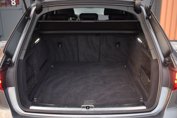 Audi A4 35 TFSI 150pk S-tronic S-line Black Edition | Panoramadak | Virtual | Sfeerverlichting