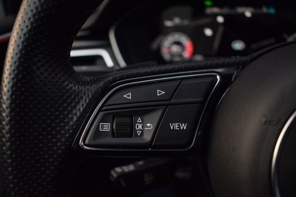Audi A4 35 TFSI 150pk S-tronic S-line Black Edition | Panoramadak | Virtual | Sfeerverlichting