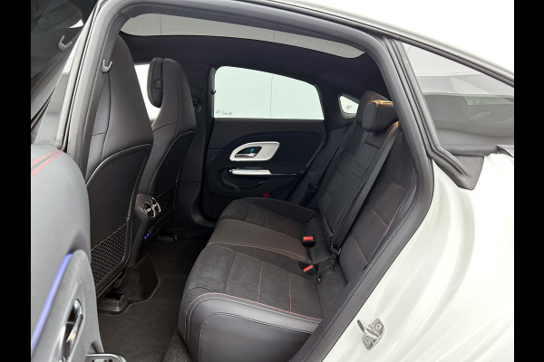 Mercedes-Benz CLA-Klasse 250+ Launch Edition 85 kWh | Trekhaak | Warmtepomp | 19 inch AMG-velgen | Multibeam LED | Panoramadak | Nightpakket | Memorypakket | Smartphone integratiepakket |