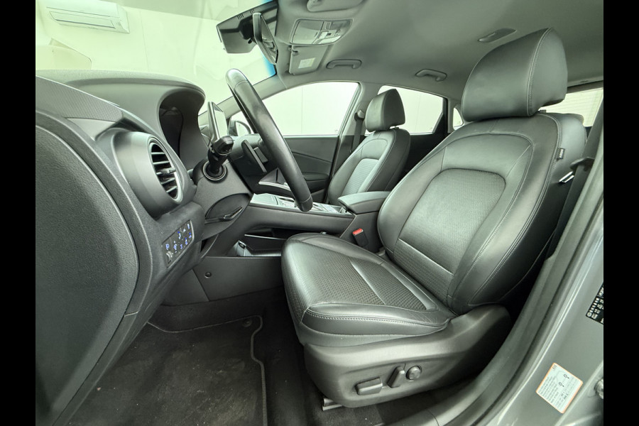 Hyundai Kona EV Premium 64kWh Leer SOH 100% Warmtepomp Krell®-Premium Audio Stoelverwarming+Koeling Camera Apple Carplay Android Auto Head-Up Stuurverwarming Elek.Stoelen Blind Spot Lane Assist VESS 1e Eigenaar Origineel Nederlandse Auto 45.000,-nieuw