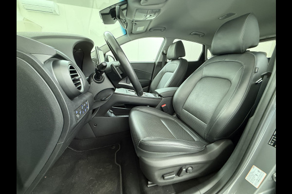 Hyundai Kona EV Premium 64kWh Leer SOH 100% Warmtepomp Krell®-Premium Audio Stoelverwarming+Koeling Camera Apple Carplay Android Auto Head-Up Stuurverwarming Elek.Stoelen Blind Spot Lane Assist VESS 1e Eigenaar Origineel Nederlandse Auto 45.000,-nieuw