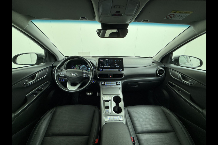 Hyundai Kona EV Premium 64kWh Leer SOH 100% Warmtepomp Krell®-Premium Audio Stoelverwarming+Koeling Camera Apple Carplay Android Auto Head-Up Stuurverwarming Elek.Stoelen Blind Spot Lane Assist VESS 1e Eigenaar Origineel Nederlandse Auto 45.000,-nieuw