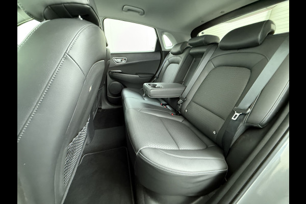 Hyundai Kona EV Premium 64kWh Leer SOH 100% Warmtepomp Krell®-Premium Audio Stoelverwarming+Koeling Camera Apple Carplay Android Auto Head-Up Stuurverwarming Elek.Stoelen Blind Spot Lane Assist VESS 1e Eigenaar Origineel Nederlandse Auto 45.000,-nieuw