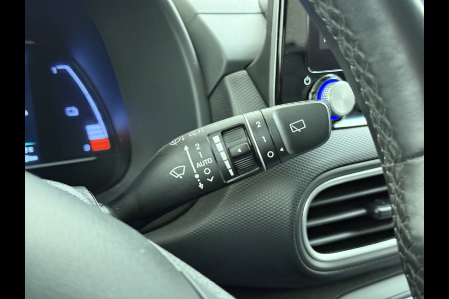 Hyundai Kona EV Premium 64kWh Leer SOH 100% Warmtepomp Krell®-Premium Audio Stoelverwarming+Koeling Camera Apple Carplay Android Auto Head-Up Stuurverwarming Elek.Stoelen Blind Spot Lane Assist VESS 1e Eigenaar Origineel Nederlandse Auto 45.000,-nieuw
