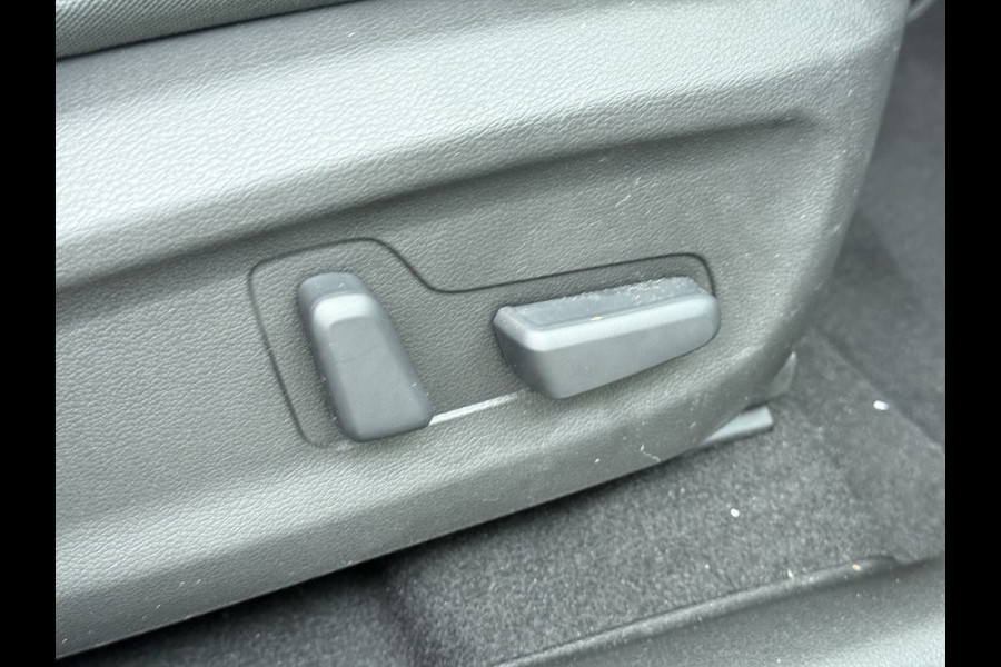 Hyundai Kona EV Premium 64kWh Leer SOH 100% Warmtepomp Krell®-Premium Audio Stoelverwarming+Koeling Camera Apple Carplay Android Auto Head-Up Stuurverwarming Elek.Stoelen Blind Spot Lane Assist VESS 1e Eigenaar Origineel Nederlandse Auto 45.000,-nieuw