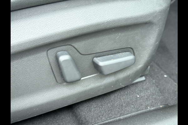 Hyundai Kona EV Premium 64kWh Leer SOH 100% Warmtepomp Krell®-Premium Audio Stoelverwarming+Koeling Camera Apple Carplay Android Auto Head-Up Stuurverwarming Elek.Stoelen Blind Spot Lane Assist VESS 1e Eigenaar Origineel Nederlandse Auto 45.000,-nieuw