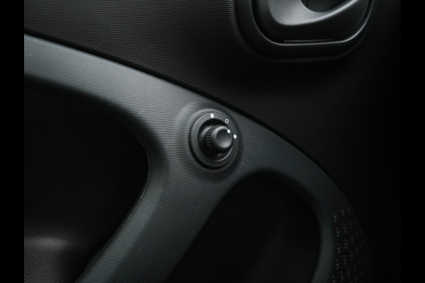 Smart Forfour EQ Essential 18 kWh [ 3-Fase ] (INCL-BTW) Aut. *LEATHER | AIRCO | CRUISE | DAB+ | COMFORT-SEATS | 15''ALU*