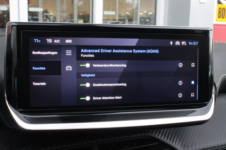 Peugeot 208 Hybrid 145PK e-DCS6 GT PACK | ELEKTRISCH VERSTELBARE BESTUURDERSSTOEL MET MASSAGE FUNCTIE | CAMERA VOOR + ACHTER | ALCANTARA BEKLEDING | DODEHOEK DETECTIE | ADAPTIVE CRUISE CONTROL | NAVIGATIE | DRAADLOZE APPLE CARPLAY/ANDROID AURO | PANORAMA DAK | ZWART DAK | FULL LED KOPLAMPEN | DRAADLOZE TELEFOONLADER | STOEL VERWARMING | LICHTMETALEN VELGEN 17" | GETINTE RUITEN |