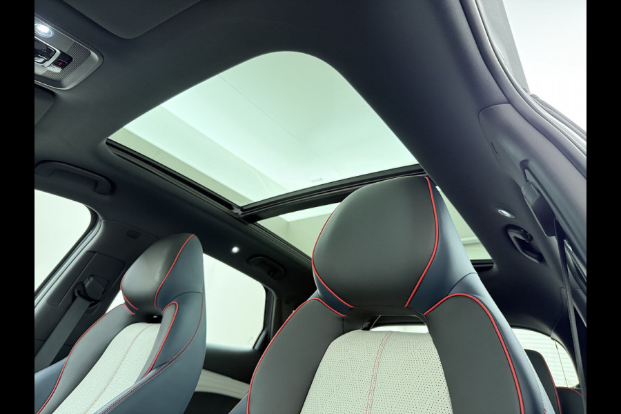 BYD ATTO 3 62kWh Design SOH 98% Pano-dak Leer+Elektr.Verst. Warmtepomp Adaptieve Cruise 360°Camera Apple Carplay Android Auto Elektr.Achter Verkeersbord detectie WiFi DAB Led Rijstrooksensor Keyless Smartphone Entry Fabrieksgarantie tot 13-12-2028/150.000km Garantie op de LFP Accu tot 12-12-2030/200.000km €44.000,- Nieuw!