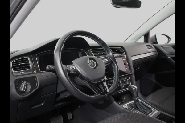 Volkswagen e-Golf Edition Navigatie  Climate Control  Adaptive Cruise Control  Camera  Parkeer sensoren  17" Lichtmetalen Velgen