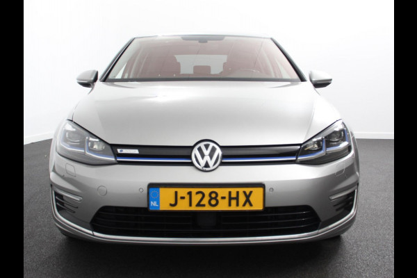 Volkswagen e-Golf Edition Navigatie  Climate Control  Adaptive Cruise Control  Camera  Parkeer sensoren  17" Lichtmetalen Velgen