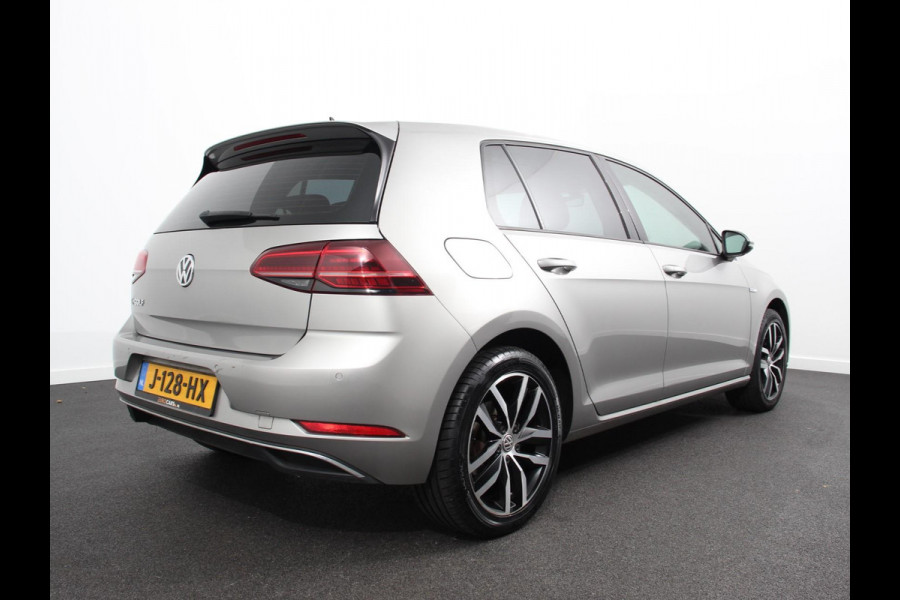 Volkswagen e-Golf Edition Navigatie  Climate Control  Adaptive Cruise Control  Camera  Parkeer sensoren  17" Lichtmetalen Velgen