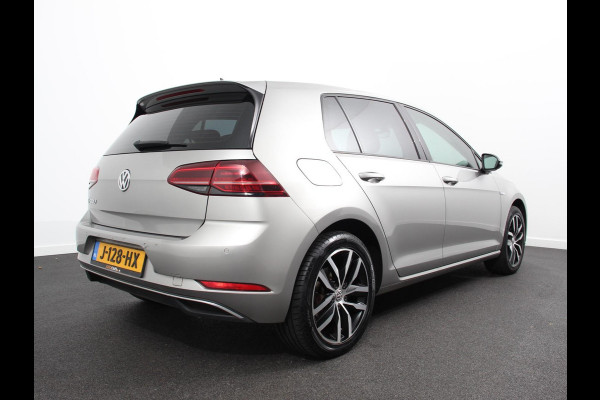 Volkswagen e-Golf Edition Navigatie  Climate Control  Adaptive Cruise Control  Camera  Parkeer sensoren  17" Lichtmetalen Velgen