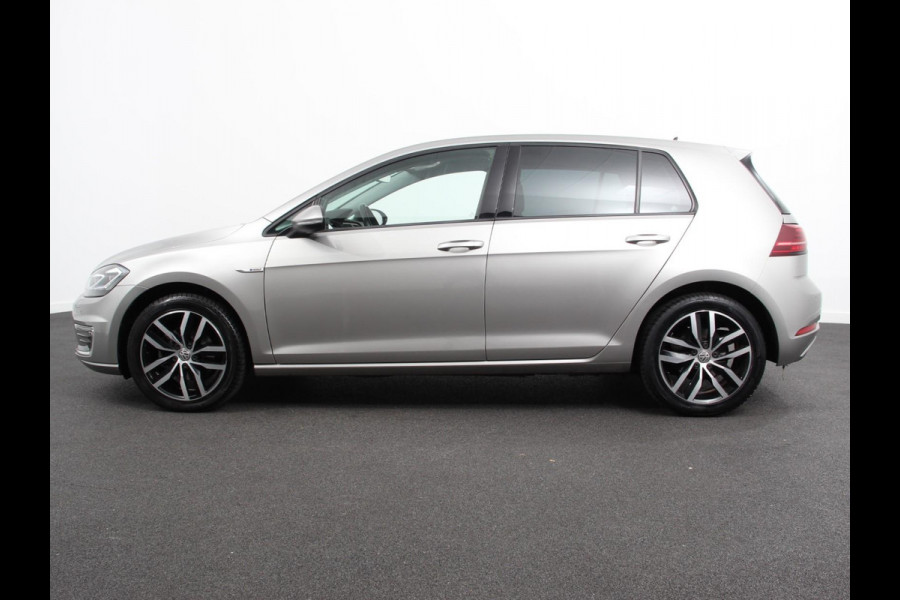 Volkswagen e-Golf Edition Navigatie  Climate Control  Adaptive Cruise Control  Camera  Parkeer sensoren  17" Lichtmetalen Velgen