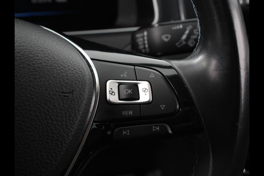Volkswagen e-Golf Edition Navigatie  Climate Control  Adaptive Cruise Control  Camera  Parkeer sensoren  17" Lichtmetalen Velgen