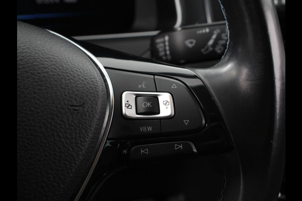 Volkswagen e-Golf Edition Navigatie  Climate Control  Adaptive Cruise Control  Camera  Parkeer sensoren  17" Lichtmetalen Velgen