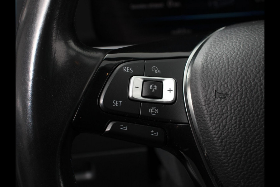 Volkswagen e-Golf Edition Navigatie  Climate Control  Adaptive Cruise Control  Camera  Parkeer sensoren  17" Lichtmetalen Velgen