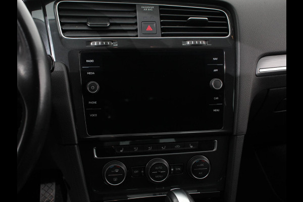 Volkswagen e-Golf Edition Navigatie  Climate Control  Adaptive Cruise Control  Camera  Parkeer sensoren  17" Lichtmetalen Velgen