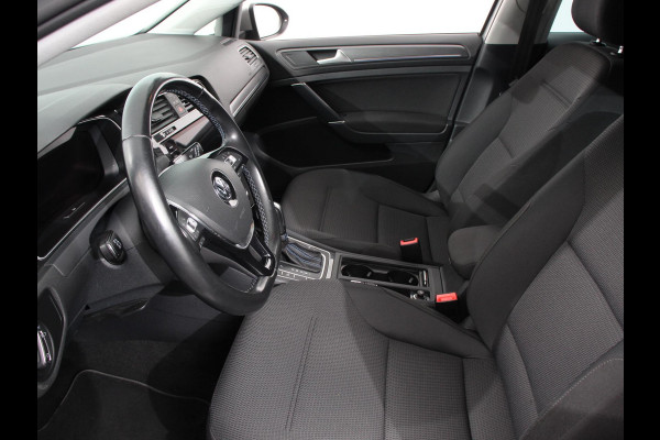 Volkswagen e-Golf Edition Navigatie  Climate Control  Adaptive Cruise Control  Camera  Parkeer sensoren  17" Lichtmetalen Velgen