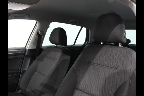 Volkswagen e-Golf Edition Navigatie  Climate Control  Adaptive Cruise Control  Camera  Parkeer sensoren  17" Lichtmetalen Velgen