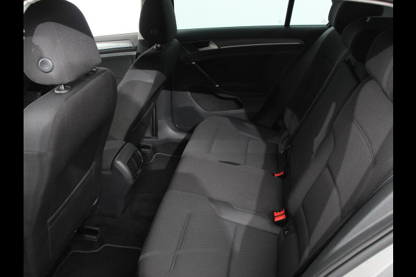 Volkswagen e-Golf Edition Navigatie  Climate Control  Adaptive Cruise Control  Camera  Parkeer sensoren  17" Lichtmetalen Velgen