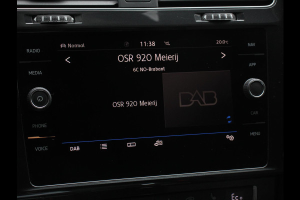 Volkswagen e-Golf Edition Navigatie  Climate Control  Adaptive Cruise Control  Camera  Parkeer sensoren  17" Lichtmetalen Velgen