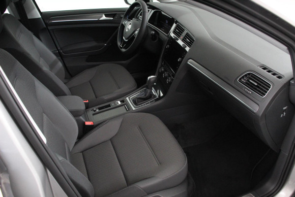 Volkswagen e-Golf Edition Navigatie  Climate Control  Adaptive Cruise Control  Camera  Parkeer sensoren  17" Lichtmetalen Velgen