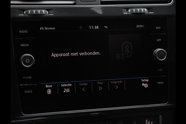 Volkswagen e-Golf Edition Navigatie  Climate Control  Adaptive Cruise Control  Camera  Parkeer sensoren  17" Lichtmetalen Velgen
