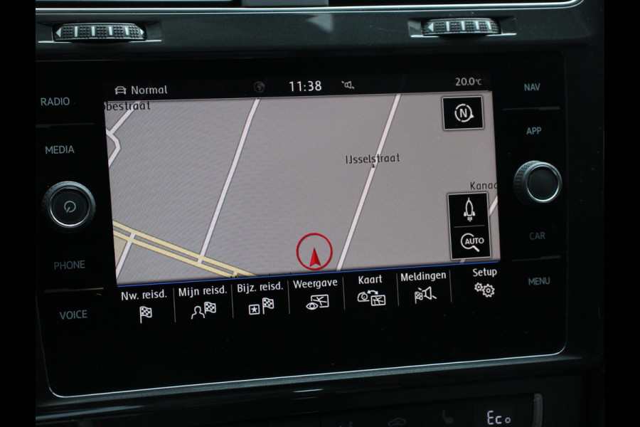 Volkswagen e-Golf Edition Navigatie  Climate Control  Adaptive Cruise Control  Camera  Parkeer sensoren  17" Lichtmetalen Velgen