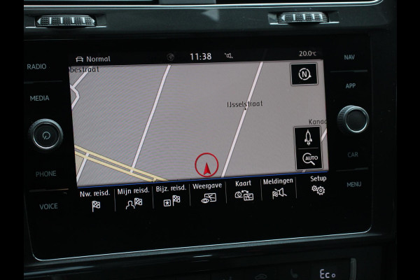 Volkswagen e-Golf Edition Navigatie  Climate Control  Adaptive Cruise Control  Camera  Parkeer sensoren  17" Lichtmetalen Velgen