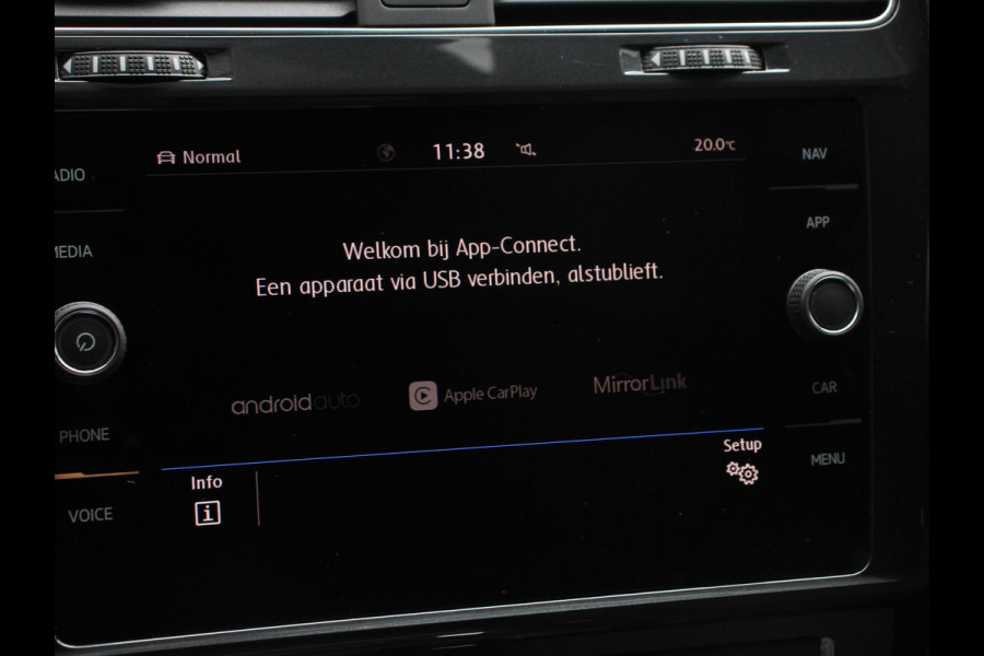 Volkswagen e-Golf Edition Navigatie  Climate Control  Adaptive Cruise Control  Camera  Parkeer sensoren  17" Lichtmetalen Velgen