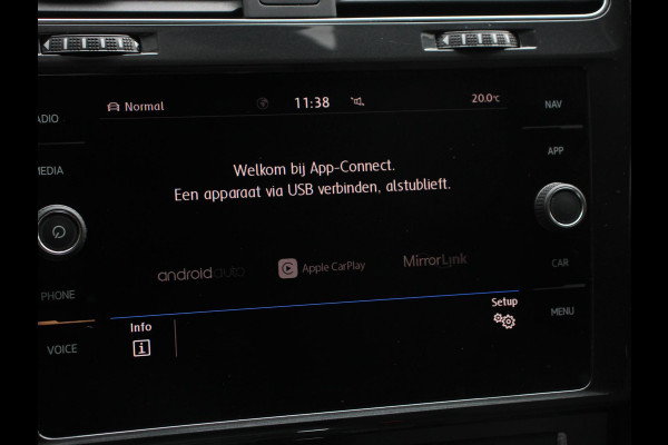 Volkswagen e-Golf Edition Navigatie  Climate Control  Adaptive Cruise Control  Camera  Parkeer sensoren  17" Lichtmetalen Velgen