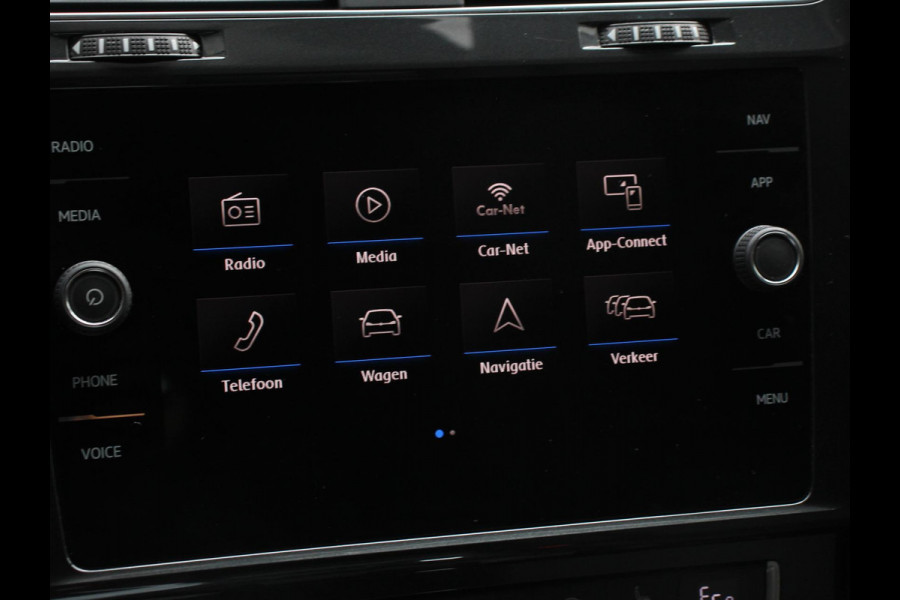 Volkswagen e-Golf Edition Navigatie  Climate Control  Adaptive Cruise Control  Camera  Parkeer sensoren  17" Lichtmetalen Velgen