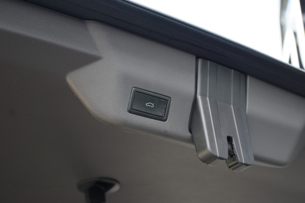 Volkswagen Multivan 1.4 eHybrid 7P L1H1 Energetic 218 PK PHEV, Trekhaak, Panoramadak, 360 Camera, Adap. Cruise Control, 6 x Stoelverwarming