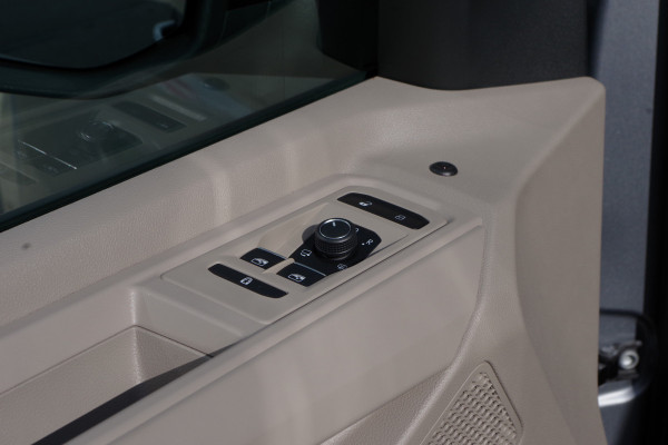Volkswagen Multivan 1.4 eHybrid 7P L1H1 Energetic 218 PK PHEV, Trekhaak, Panoramadak, 360 Camera, Adap. Cruise Control, 6 x Stoelverwarming