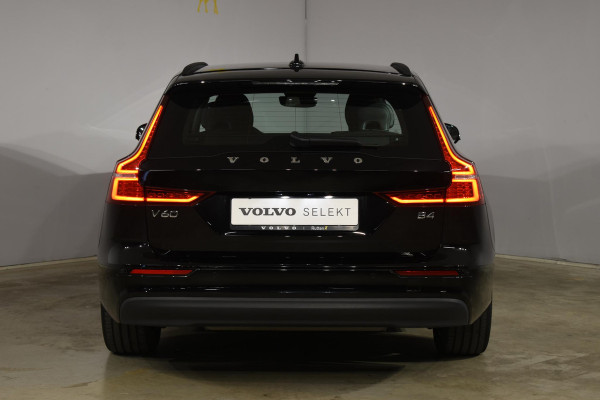 Volvo V60 B4 211PK Automaat Core / Navigatie / Achteruitrijcamera / Elektrische achterklep / LM Velgen / Elektr. Trekhaak / Parkeersensoren voor+achter