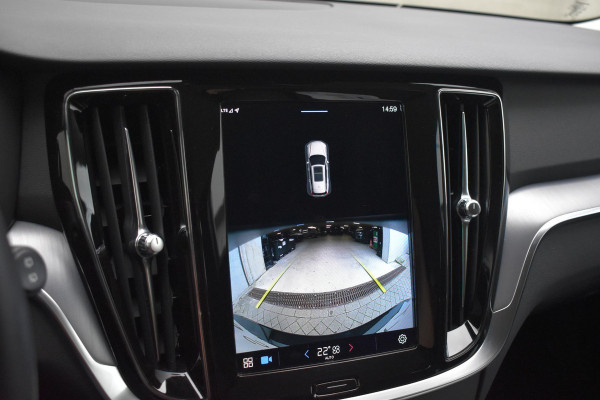 Volvo V60 B4 211PK Automaat Core / Navigatie / Achteruitrijcamera / Elektrische achterklep / LM Velgen / Elektr. Trekhaak / Parkeersensoren voor+achter