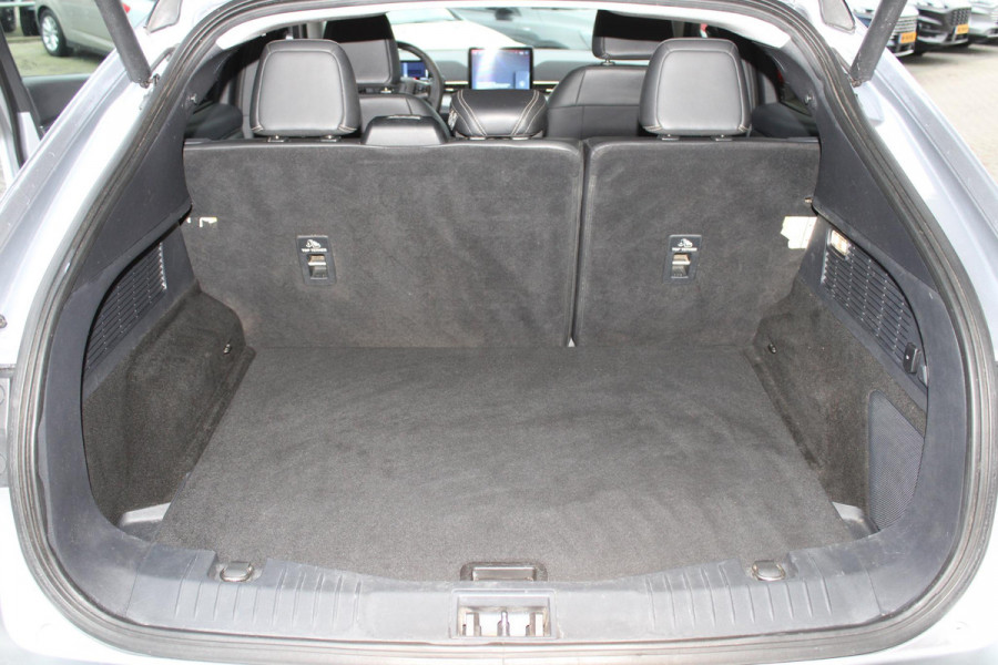 Ford Mustang Mach-E RWD 75 kWh | Trekhaak | Lederen bekleding | Voorruitverwarming | Stoelverwarming | Adaptieve cruise Control | Camera | Electrische achterklep