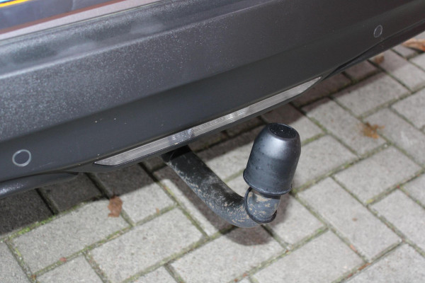 Ford Mustang Mach-E RWD 75 kWh | Trekhaak | Lederen bekleding | Voorruitverwarming | Stoelverwarming | Adaptieve cruise Control | Camera | Electrische achterklep