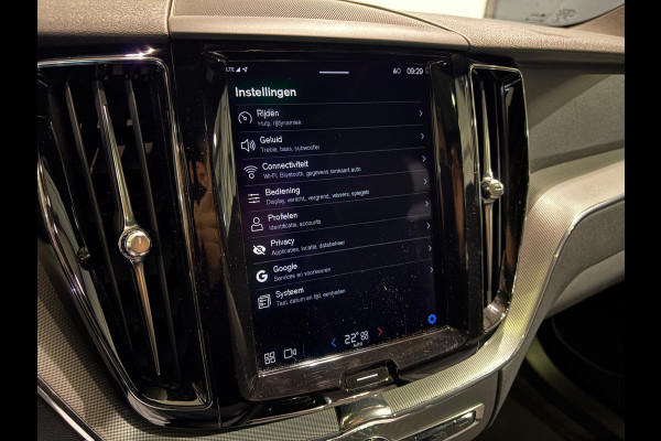 Volvo XC60 T6 Aut. R-Design LongRange Parkeercamera Donkere hemel 350pk