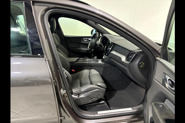 Volvo XC60 T6 Aut. R-Design LongRange Parkeercamera Donkere hemel 350pk