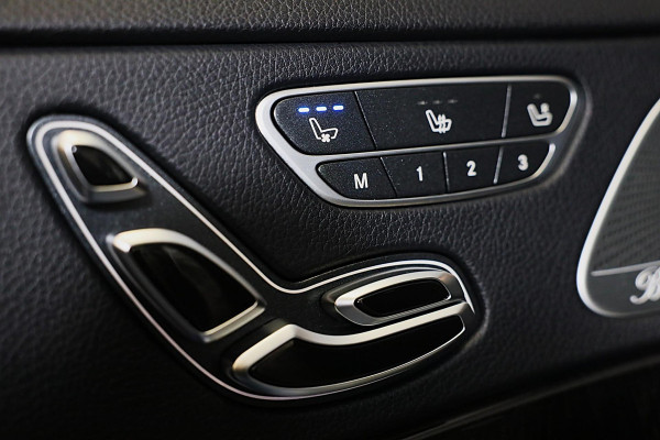Mercedes-Benz S-Klasse S500 4MATIC Lang AMG Line / Acc / Lane Assist / Dode Hoek / 360 Camera / Chauffeurspakket / Schermen / Pano / Led