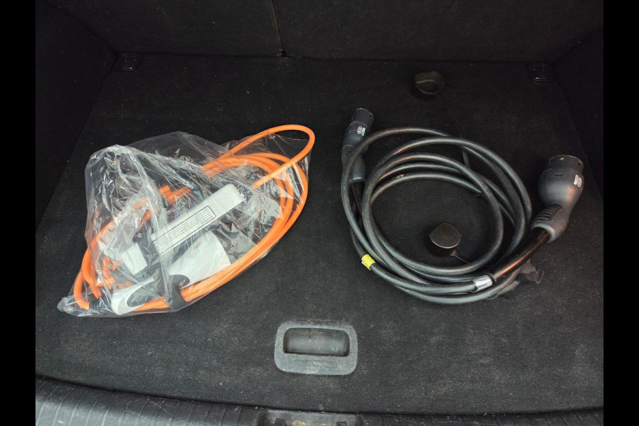 Kia e-Niro ExecutiveLine 64 kWh | Adaptive cruise control | Stoelverwarming/koeling | Camera | Vol leder | Geheugenstoelen | Navigatie | JBL audio