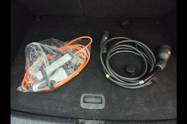 Kia e-Niro ExecutiveLine 64 kWh | Adaptive cruise control | Stoelverwarming/koeling | Camera | Vol leder | Geheugenstoelen | Navigatie | JBL audio