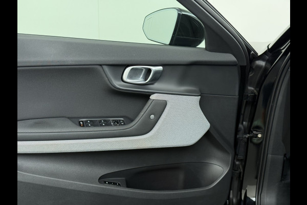 Polestar 2 408pk Long Range Dual Motor 78kWh Trekhaak Adap.Cruise Pano-dak Launch Edition Navi Ecc Camera Apple Carplay Android Auto Pdc Elek.stoelen Memory Elek.Achterklep Google Maps Led Lmv Blindspot Detectie 1e Eigenaar Origineel Nederlandse Auto Nieuwprijs €60.000,-