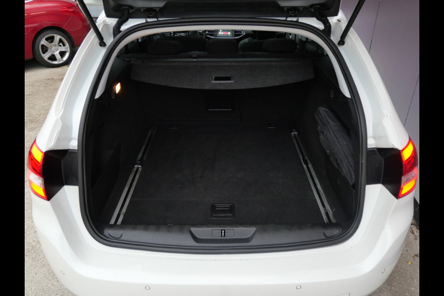 Peugeot 308 SW 1.2 PT EXECUTIVE | PANORAMA | TREKHAAK | CARPLAY | 110 PK | RIEM V.V.!!