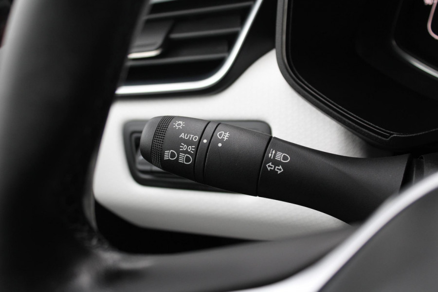 Renault Clio 1.0 TCe 90 Techno | Stoel + Stuurverwarming | Climate Control | Cruise Control | Navigatie | Lichtmetalen Velgen | Parkeersensoren Achter |