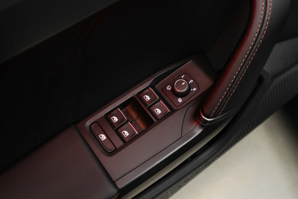 CUPRA Formentor 2.0 TSI 4DRIVE Panodak Leer 360° Memory PDC Elektr. bedienbare achterklep Stuurverwarming Navi Climate voor & achter Zwart hemelbekleding Stoelverwarming Virtual cockpit Keyless Entry & Go LM velgen